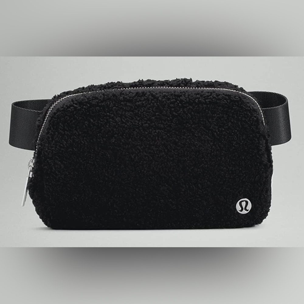Lululemon black Sherpa belt bag (OLD MODEL)